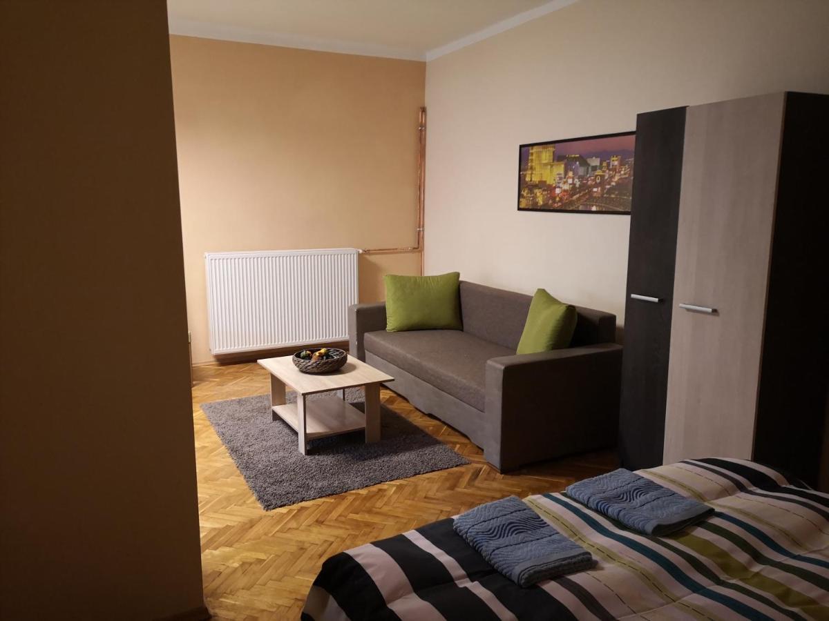 Veva Apartman - Eger Maganszallashely Exterior photo