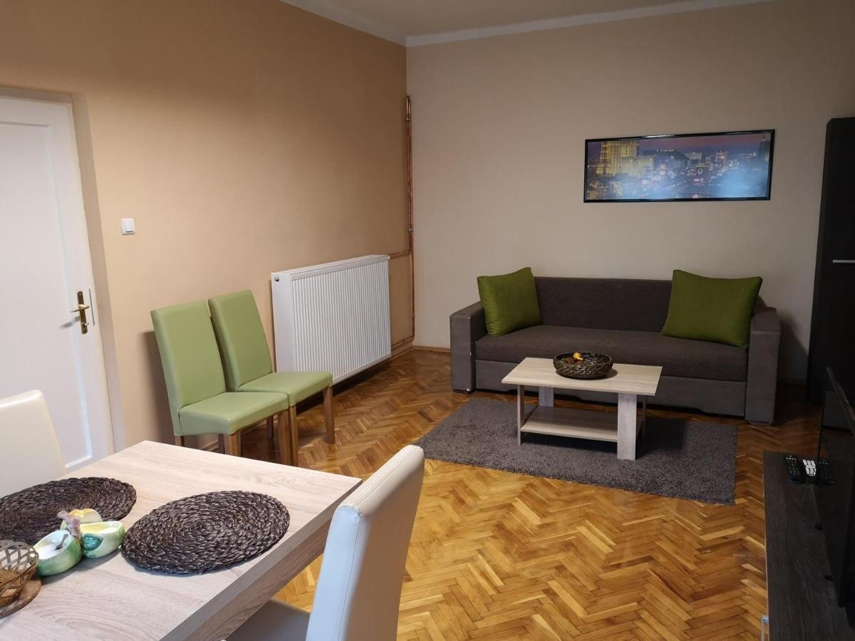 Veva Apartman - Eger Maganszallashely Exterior photo