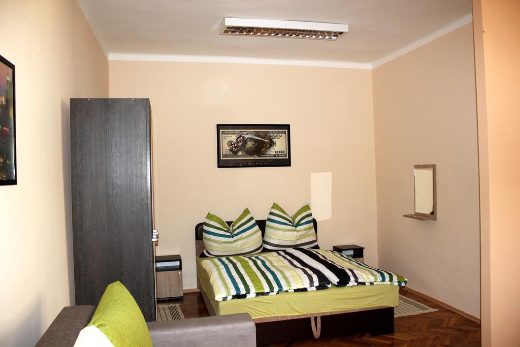 Veva Apartman - Eger Maganszallashely Exterior photo